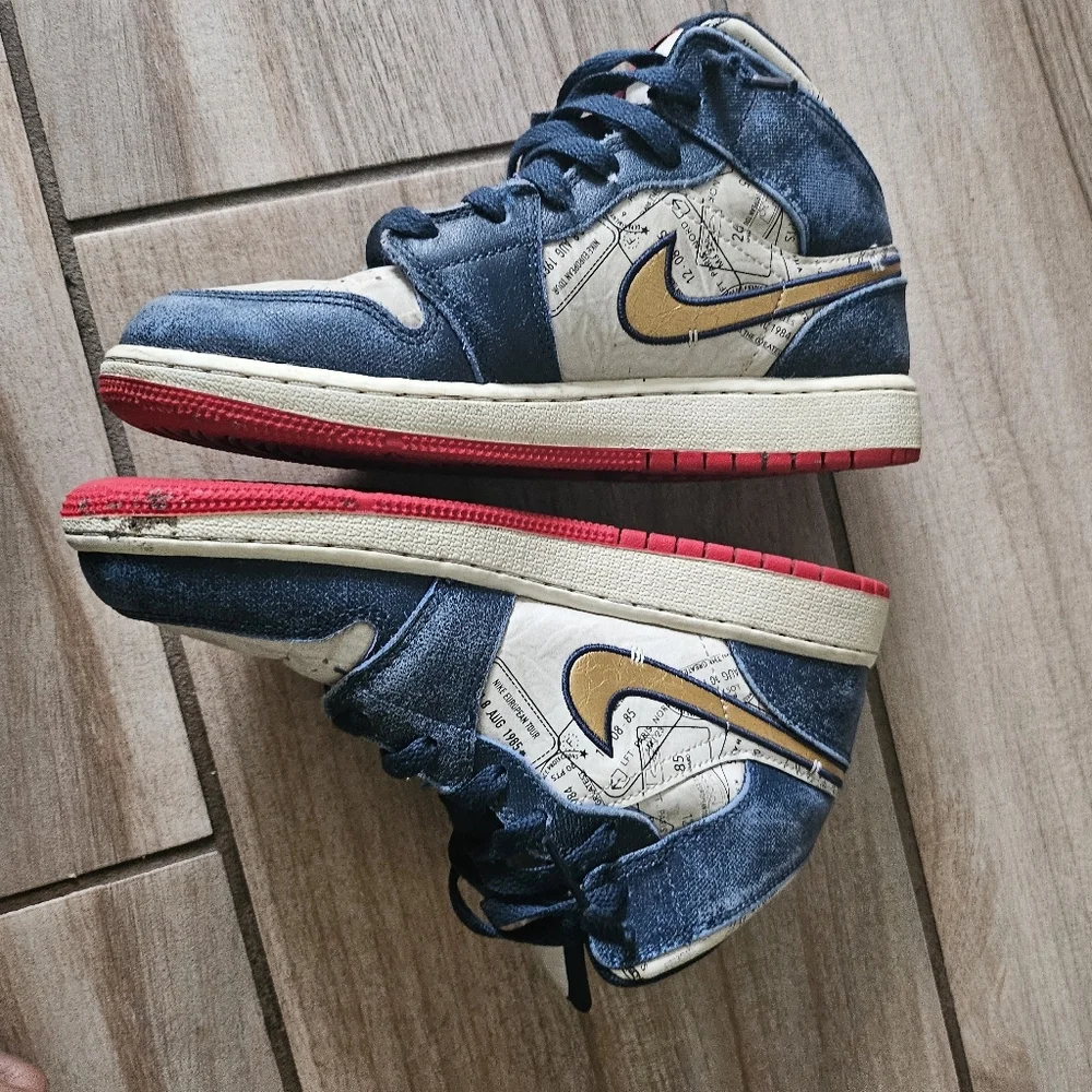 Jordan 1 Kids Mid SE Take Flight Gold Swoosh  Sneaker 4.5Y - Picture 10 of 15